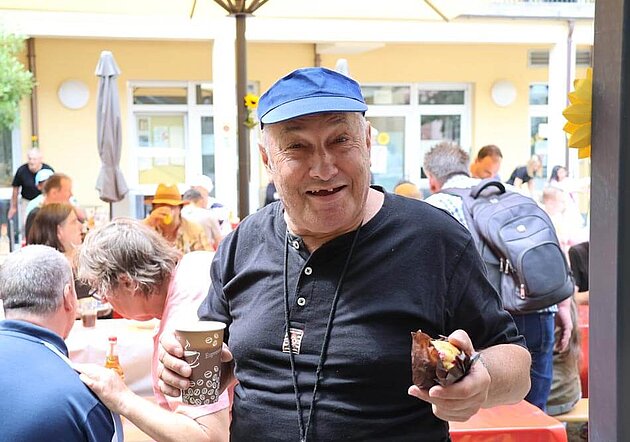 Grillgut und Getränke freut die Gäste