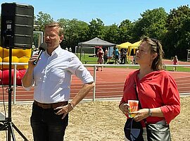 Schirmherr OB Marcus König mit Sozialreferentin Elisabeth Ries