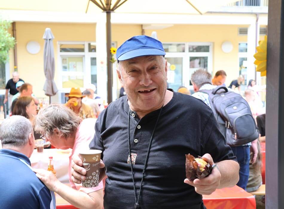 Grillgut und Getränke freut die Gäste